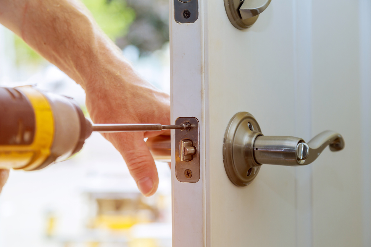 Que faire lorsque la porte est bloquée et la poignée tourne dans le vide