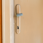 poignee de porte cassee