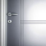 porte fermee qui tourne dans le vide